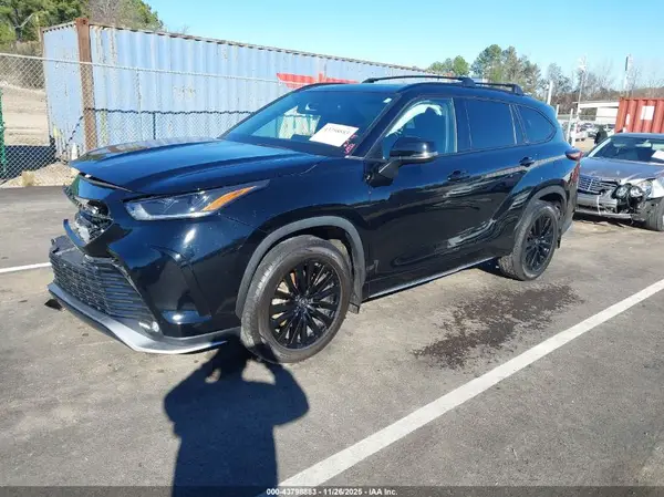 5TDKDRAH7RS527789 2024 TOYOTA HIGHLANDER - Image 2