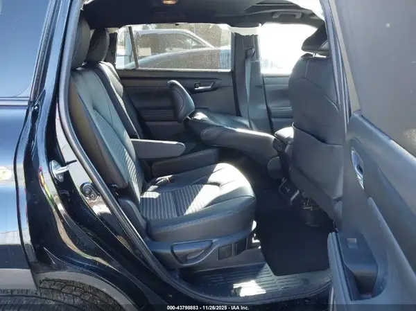 5TDKDRAH7RS527789 2024 TOYOTA HIGHLANDER - Image 8