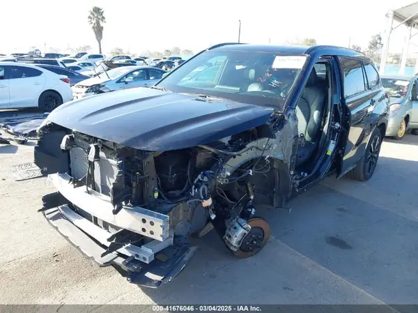 5TDKDRAH7RS528621 2024 TOYOTA HIGHLANDER - Image 2