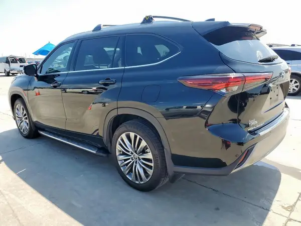 5TDKDRAH7RS529848 2024 TOYOTA HIGHLANDER - Image 2