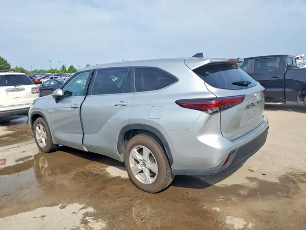 5TDKDRAH7RS530305 2024 TOYOTA HIGHLANDER - Image 2