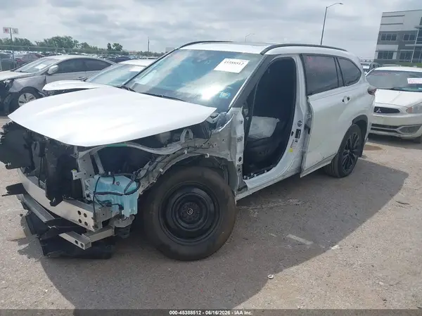 5TDKDRAH7RS532183 2024 TOYOTA HIGHLANDER - Image 2