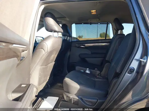 5TDKDRAH7RS534256 2024 TOYOTA HIGHLANDER - Image 8