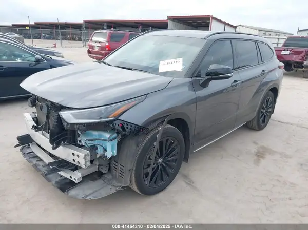 5TDKDRAH7RS536346 2024 TOYOTA HIGHLANDER - Image 2