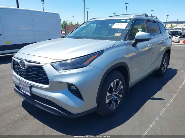 5TDKDRAH7RS540882 2024 TOYOTA HIGHLANDER - Image 2