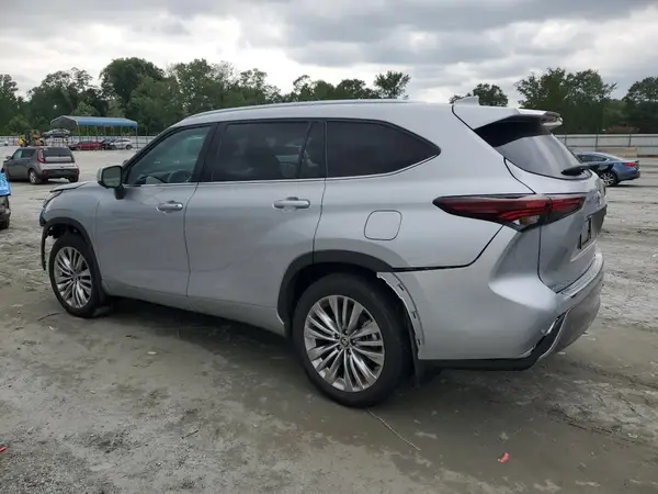 5TDKDRAH7RS541336 2024 TOYOTA HIGHLANDER - Image 2