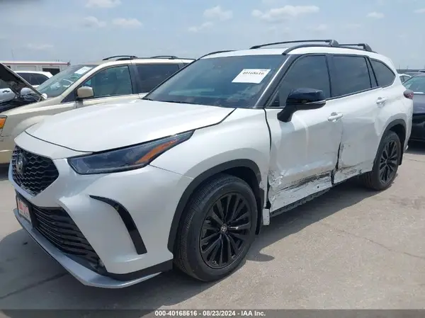 5TDKDRAH7RS542602 2024 TOYOTA HIGHLANDER - Image 2