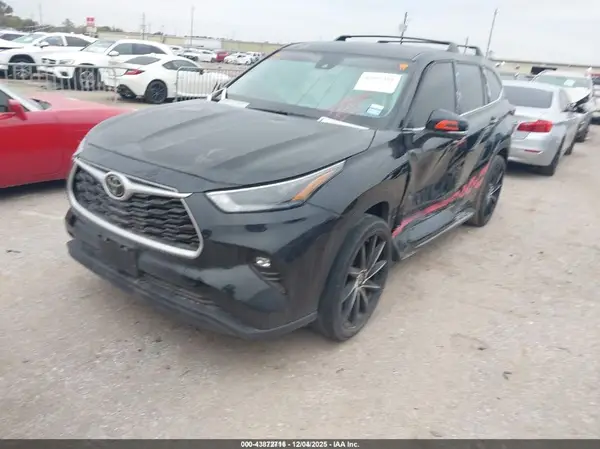 5TDKDRAH7RS545533 2024 TOYOTA HIGHLANDER - Image 2