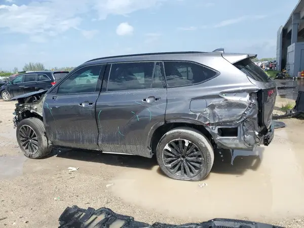 5TDKDRAH7RS548738 2024 TOYOTA HIGHLANDER - Image 2