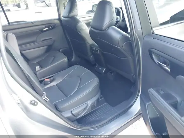 5TDKDRAH7SS554688 2025 TOYOTA HIGHLANDER - Image 8