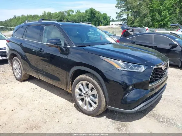 5TDKDRAH8PS000437 2023 TOYOTA HIGHLANDER - Image 1