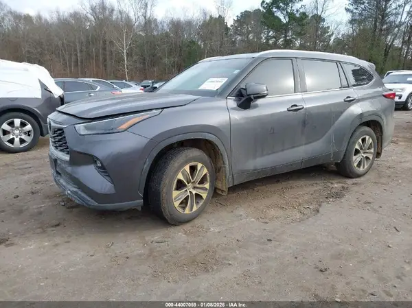 5TDKDRAH8PS000504 2023 TOYOTA HIGHLANDER - Image 2