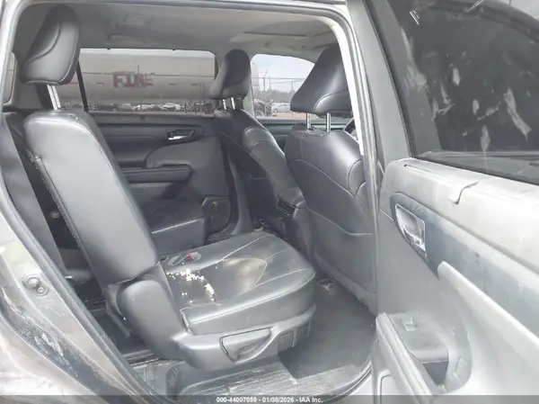 5TDKDRAH8PS000504 2023 TOYOTA HIGHLANDER - Image 8