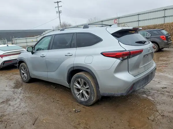 5TDKDRAH8PS000809 2023 TOYOTA HIGHLANDER - Image 2