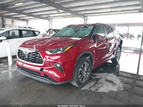 5TDKDRAH8PS001233 2023 TOYOTA HIGHLANDER - Image 2