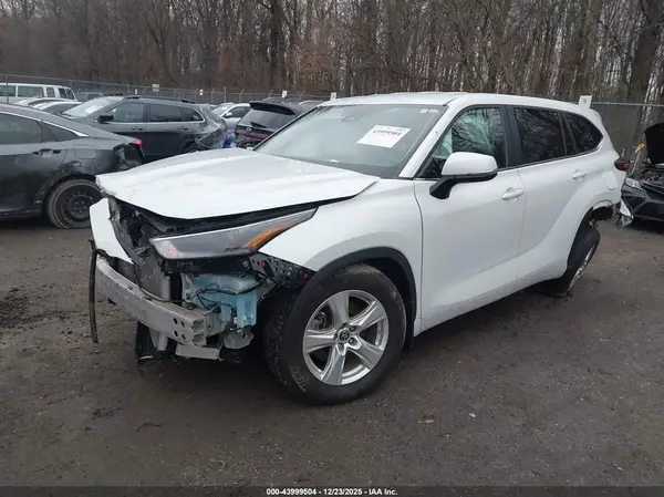 5TDKDRAH8PS001782 2023 TOYOTA HIGHLANDER - Image 2