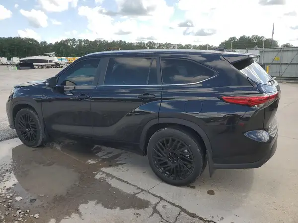 5TDKDRAH8PS002785 2023 TOYOTA HIGHLANDER - Image 2