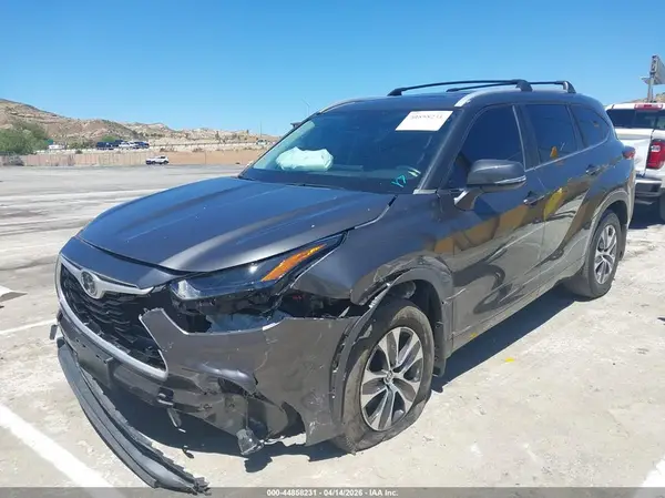 5TDKDRAH8PS005248 2023 TOYOTA HIGHLANDER - Image 2