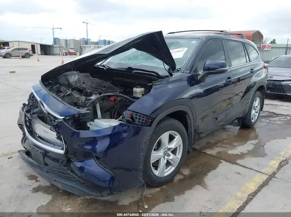 5TDKDRAH8PS010739 2023 TOYOTA HIGHLANDER - Image 2