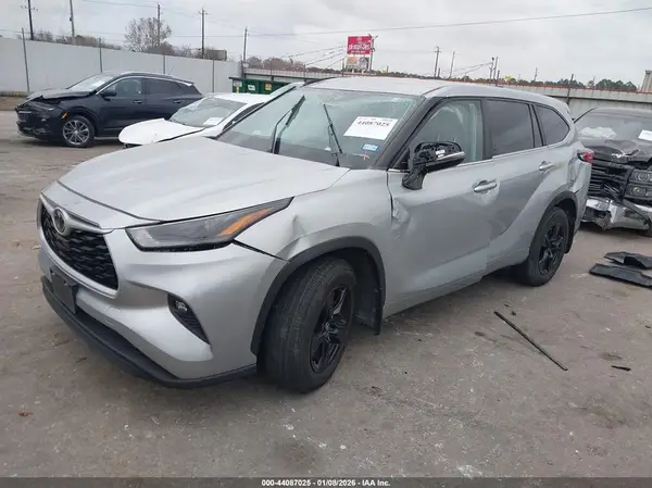 5TDKDRAH8PS011275 2023 TOYOTA HIGHLANDER - Image 2