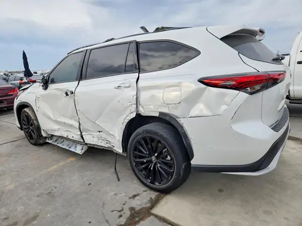 5TDKDRAH8PS019554 2023 TOYOTA HIGHLANDER - Image 2