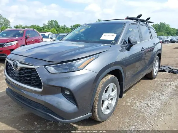 5TDKDRAH8PS019733 2023 TOYOTA HIGHLANDER - Image 2