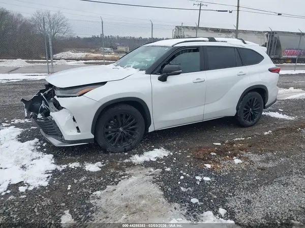 5TDKDRAH8PS022406 2023 TOYOTA HIGHLANDER - Image 2