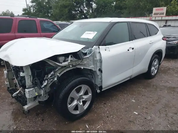 5TDKDRAH8PS022728 2023 TOYOTA HIGHLANDER - Image 2
