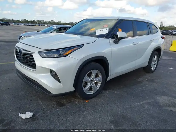 5TDKDRAH8PS023085 2023 TOYOTA HIGHLANDER - Image 2
