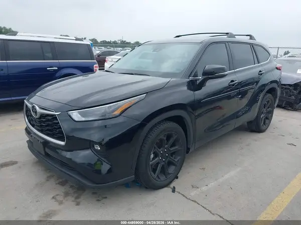 5TDKDRAH8PS024611 2023 TOYOTA HIGHLANDER - Image 2