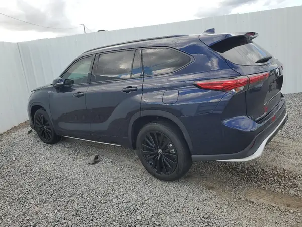 5TDKDRAH8PS025127 2023 TOYOTA HIGHLANDER - Image 2