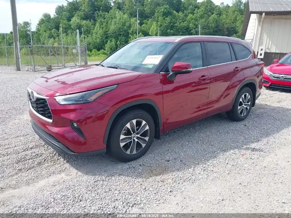 5TDKDRAH8PS026410 2023 TOYOTA HIGHLANDER - Image 2