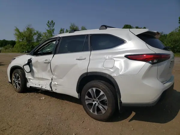 5TDKDRAH8PS026651 2023 TOYOTA HIGHLANDER - Image 2