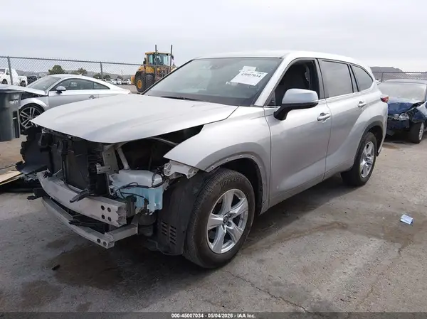 5TDKDRAH8PS030456 2023 TOYOTA HIGHLANDER - Image 2