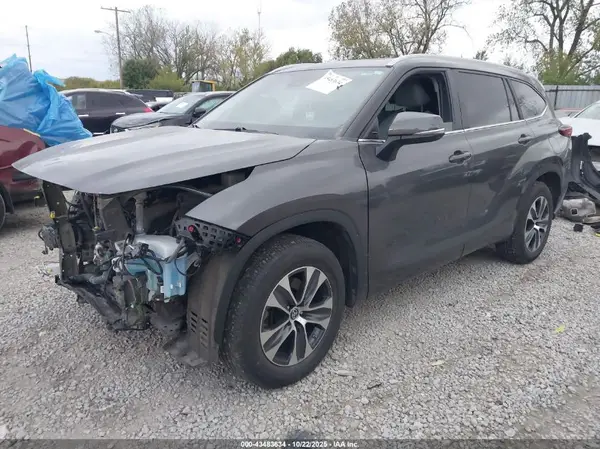 5TDKDRAH8PS030862 2023 TOYOTA HIGHLANDER - Image 2