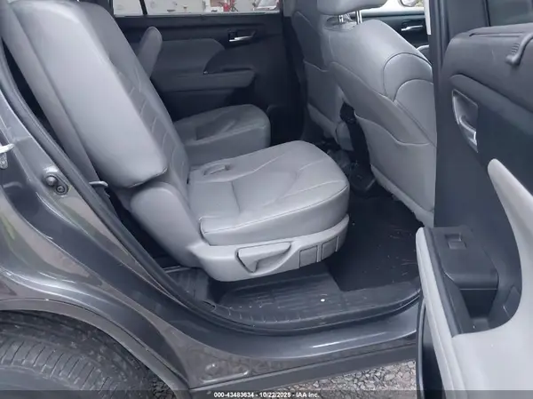 5TDKDRAH8PS030862 2023 TOYOTA HIGHLANDER - Image 8