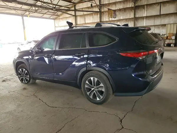 5TDKDRAH8PS034054 2023 TOYOTA HIGHLANDER - Image 2