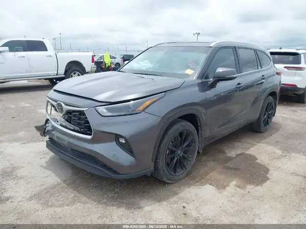 5TDKDRAH8PS034684 2023 TOYOTA HIGHLANDER - Image 2