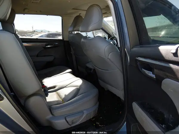 5TDKDRAH8PS036953 2023 TOYOTA HIGHLANDER - Image 8