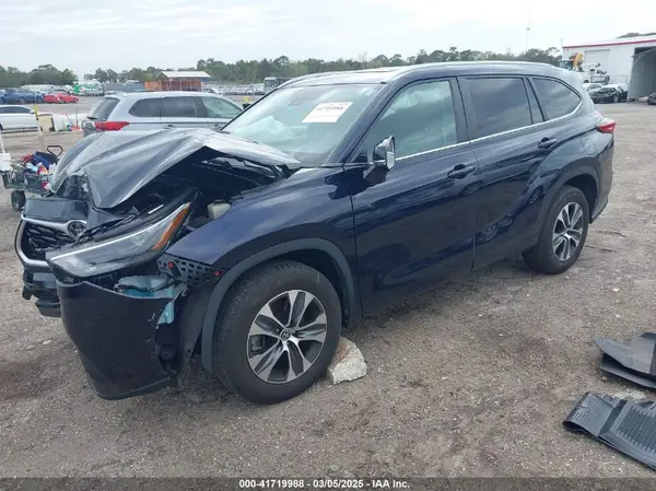 5TDKDRAH8PS045667 2023 TOYOTA HIGHLANDER - Image 2