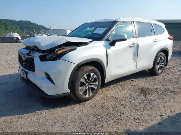 5TDKDRAH8PS047628 2023 TOYOTA HIGHLANDER - Image 2