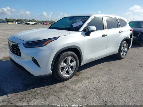 5TDKDRAH8PS501294 2023 TOYOTA HIGHLANDER - Image 2