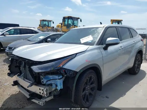 5TDKDRAH8PS506124 2023 TOYOTA HIGHLANDER - Image 2