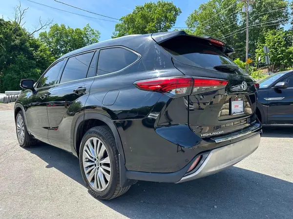 5TDKDRAH8PS508181 2023 TOYOTA HIGHLANDER - Image 2