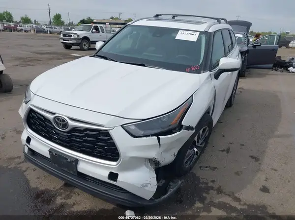 5TDKDRAH8PS512313 2023 TOYOTA HIGHLANDER - Image 2