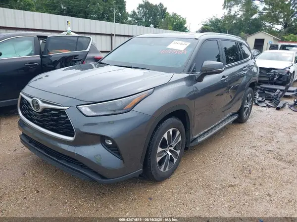 5TDKDRAH8PS513610 2023 TOYOTA HIGHLANDER - Image 2