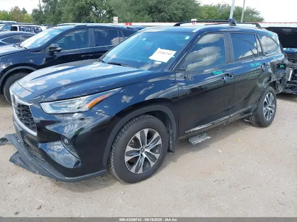 5TDKDRAH8PS515356 2023 TOYOTA HIGHLANDER - Image 2