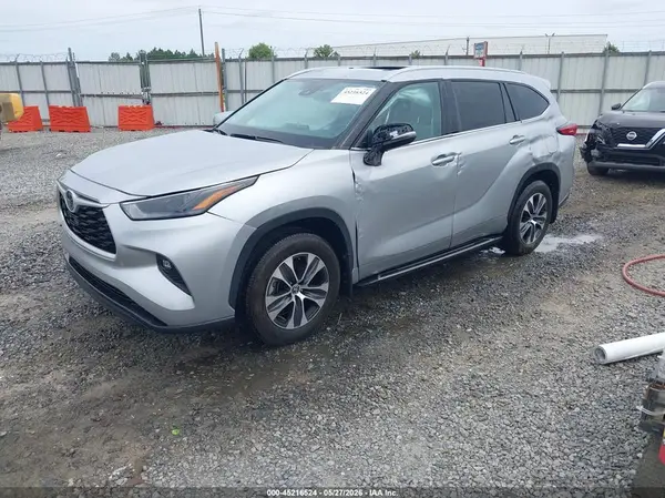 5TDKDRAH8PS516880 2023 TOYOTA HIGHLANDER - Image 2