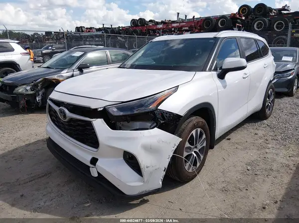 5TDKDRAH8PS519309 2023 TOYOTA HIGHLANDER - Image 2