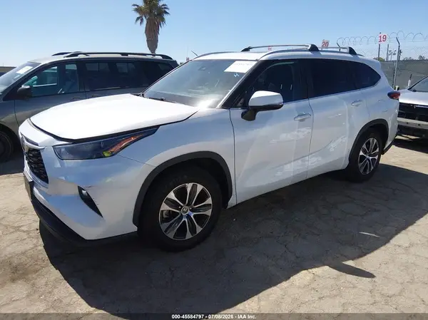 5TDKDRAH8PS520170 2023 TOYOTA HIGHLANDER - Image 2